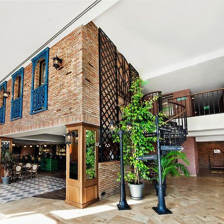 Biography Design Tbilisi Hotel Buitenkant foto