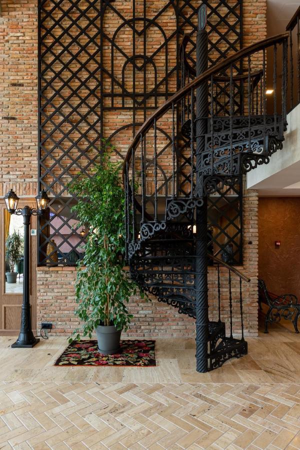 Biography Design Tbilisi Hotel Buitenkant foto