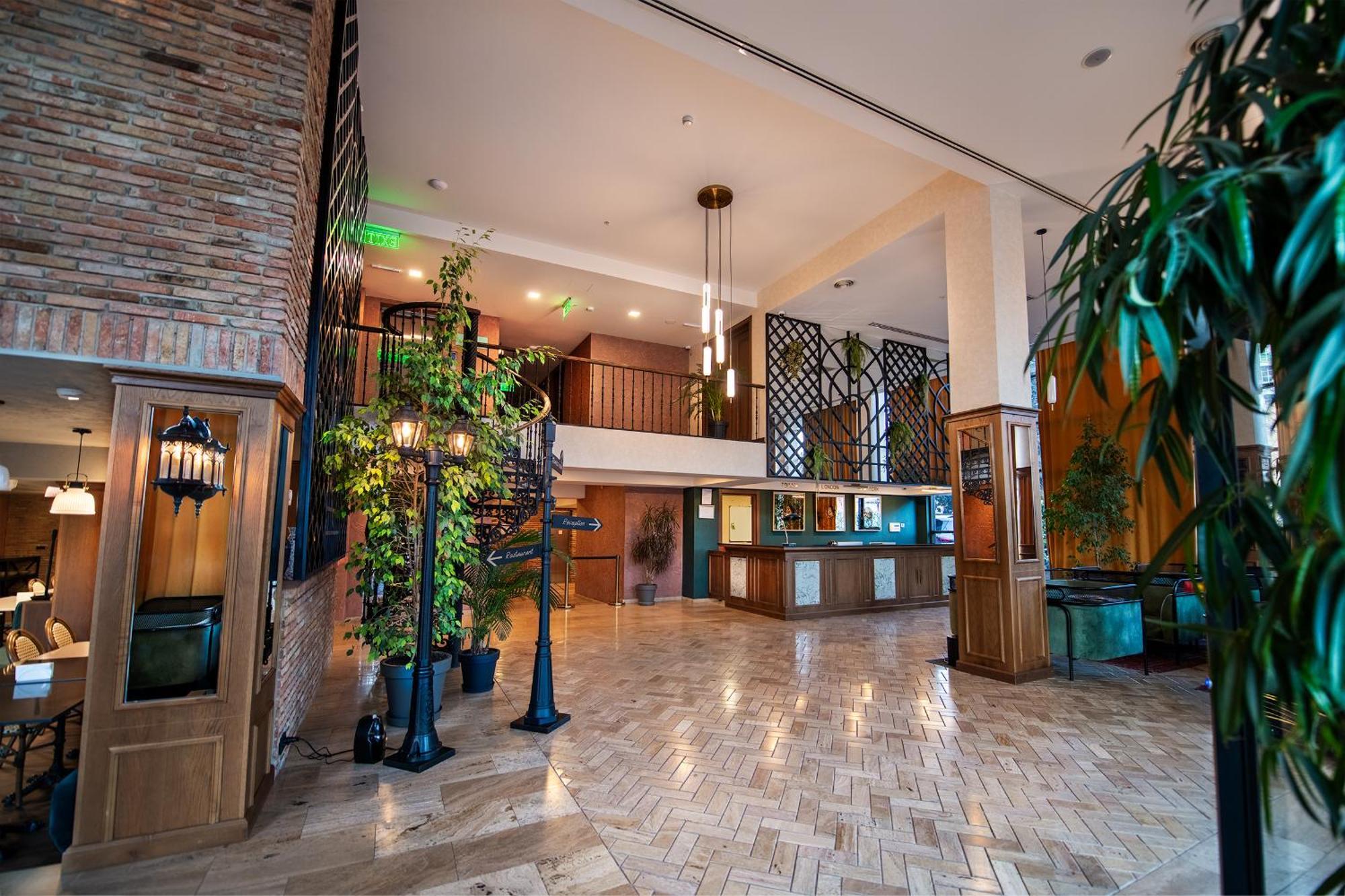 Biography Design Tbilisi Hotel Buitenkant foto